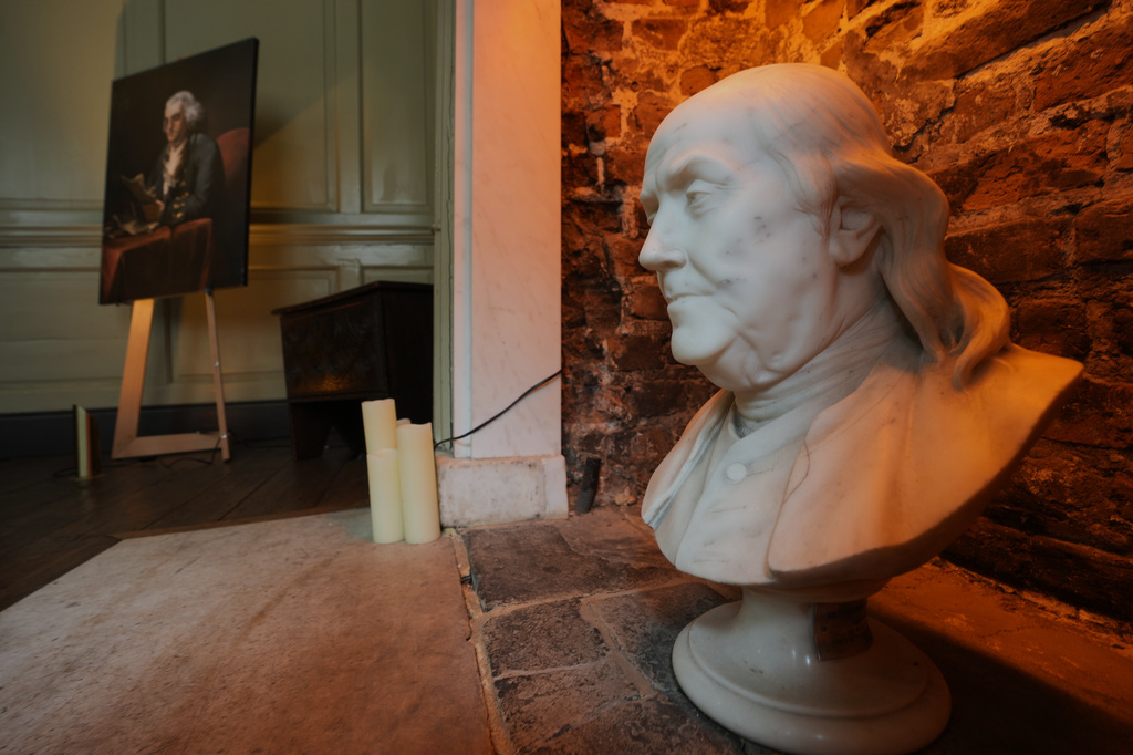 A marble bust and a portrait of Benjamin Franklin is displayed at the Benjamin Franklin House in London, Monday, May 11, 2026. (AP Photo/Kin Cheung)