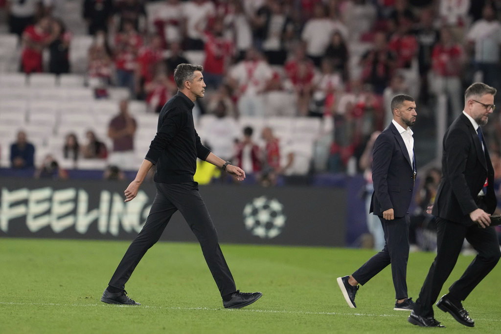 Benfica's head coach Bruno Lage leaves at the end of a Champions League opening phase soccer match between SL Benfica and Qarabag FK at the Luz stadium in Lisbon, Tuesday, Sept. 16, 2025. (AP Photo/Armando Franca)