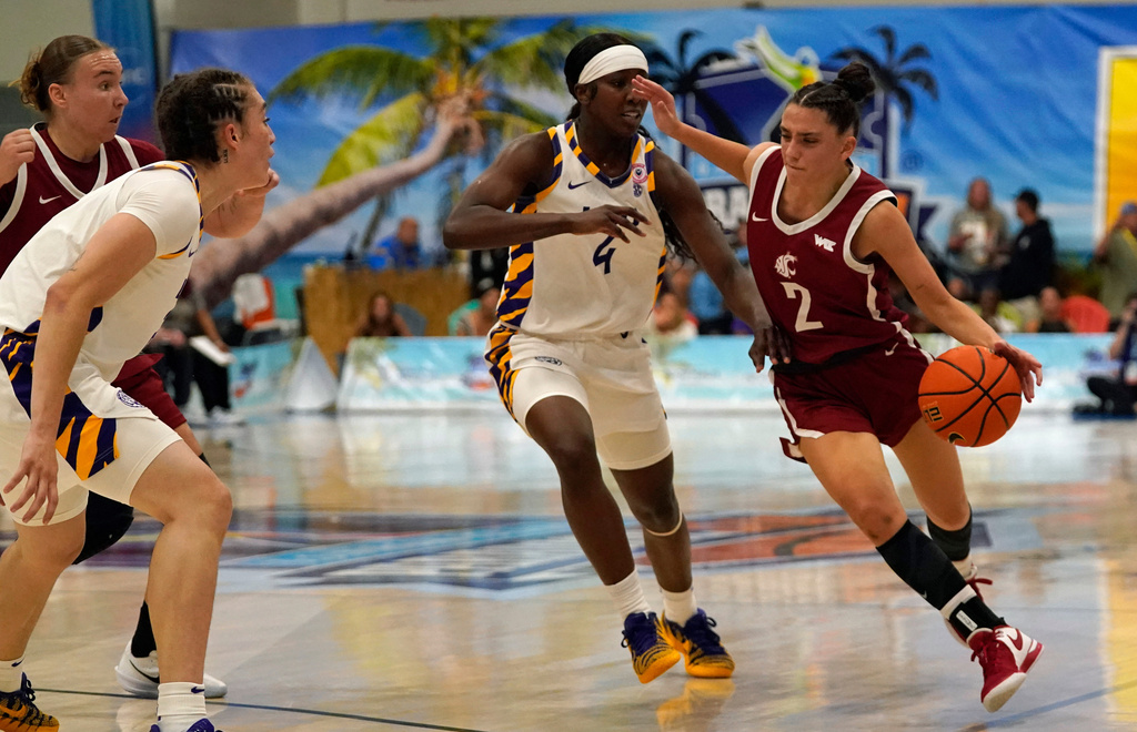 Washington State guard Eleonora Villa, right, drives past LSU guard Flau'Jae Johnson during the second quarter of their Reef Division championship game at the Paradise Jam NCAA college basketball tournament in St. Thomas, U.S. Virgin Islands, Saturday, Nov. 29, 2025. (Bill Kiser/Virgin Islands Daily News via AP)