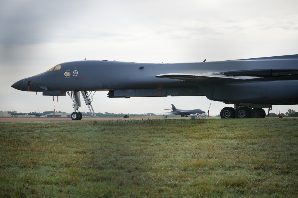 A B1 USAF bomber on the tarmac at RAF Fairford in Fairford, England, Monday, Sept. 28, 2026. (AP Photo/Alastair Grant)