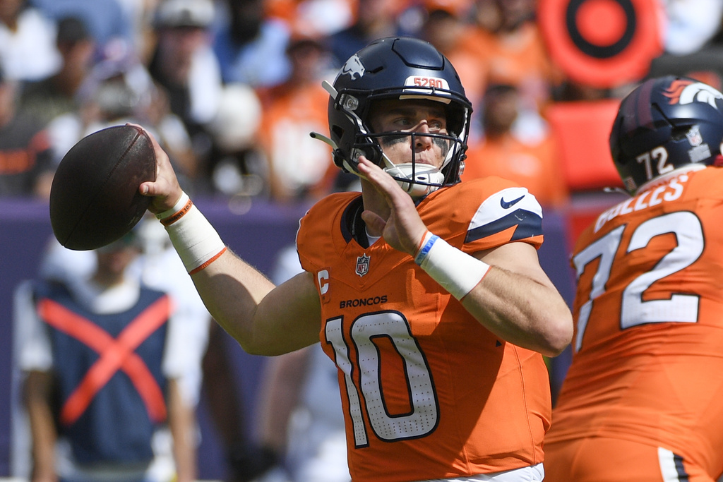 Denver Broncos quarterback Bo Nix (10) looks to throw a pass during the first half of an NFL football game against the Tennessee Titans, Sunday, Sept. 7, 2025, in Denver. (AP Photo/Eric Lutzen)