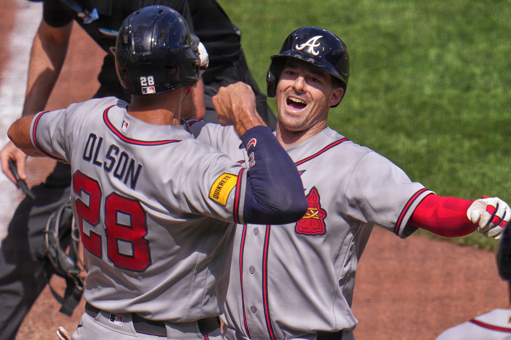 Atlanta Braves' Mike Yastrzemski, right, celebrates with Matt Olson (28) as he crosses home plate after hitting a grand slam off Pittsburgh Pirates pitcher Dennis Santana during the ninth inning of a baseball game in Pittsburgh, Thursday, July 9, 2026. (AP Photo/Gene J. Puskar)