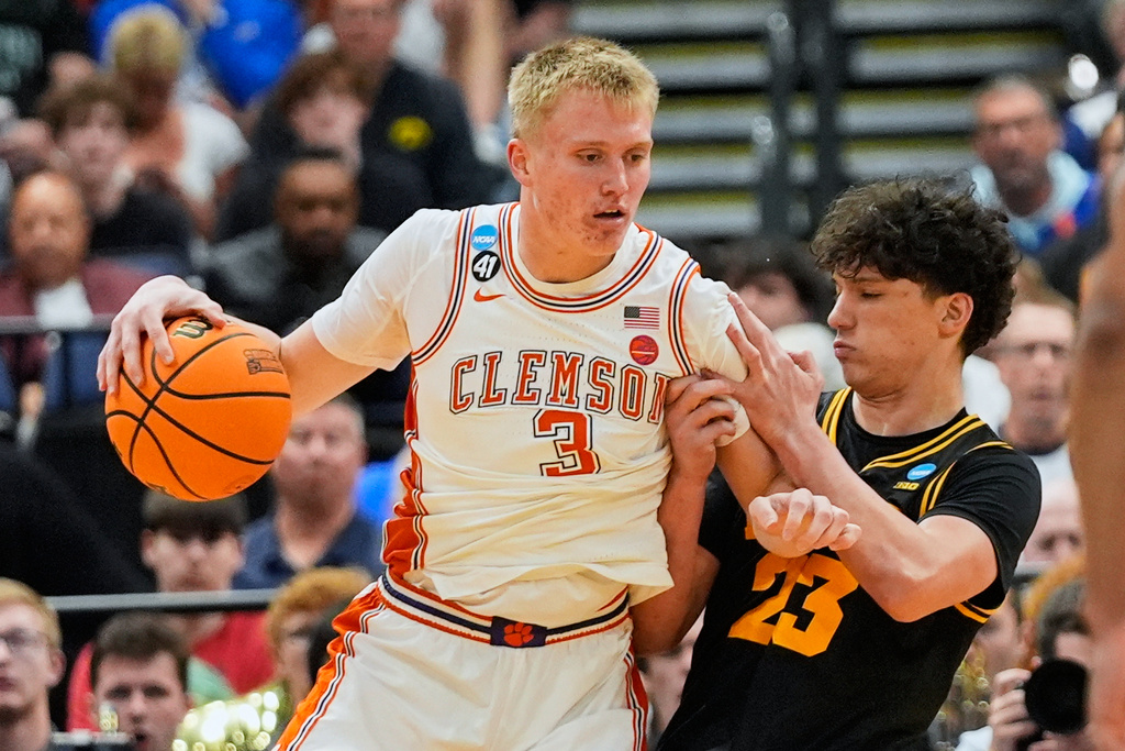 Clemson forward Chase Thompson (3) tries to get around Iowa guard Isaia Howard (23) during the first half in the first round of the NCAA college basketball tournament, Friday, March 20, 2026, in Tampa, Fla. (AP Photo/John Raoux)