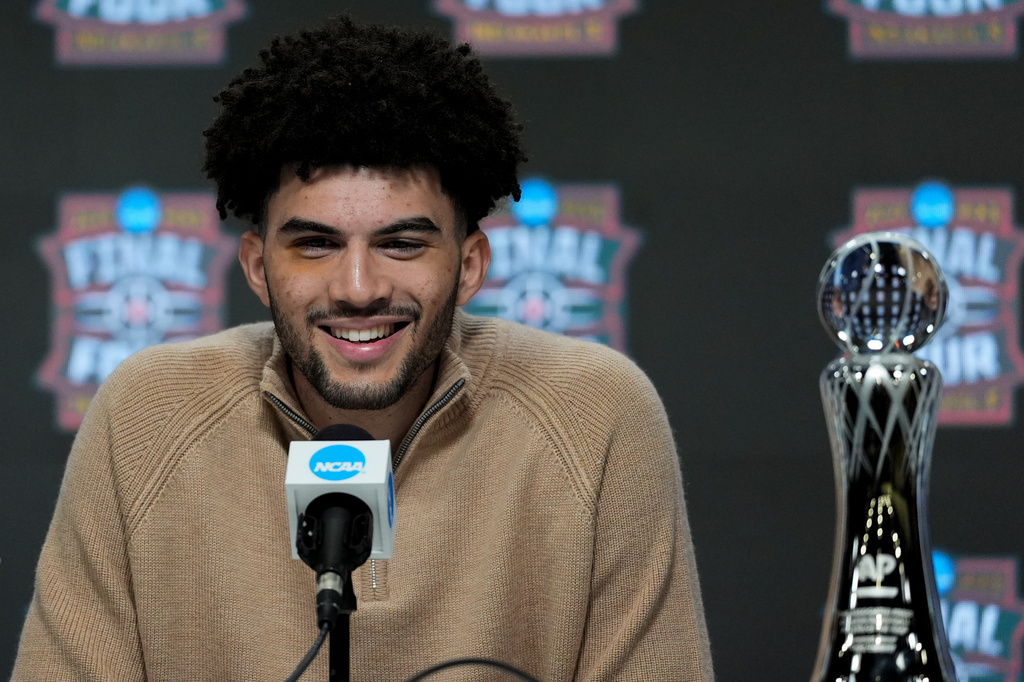 Duke forward Cameron Boozer speaks after winning the Oscar Robertson Player of the Year awarded by the Associated Press and the U.S. Basketball Writers Association during a news conference at the Final Four NCAA basketball tournament, Sunday, April 5, 2026, in Indianapolis. (AP Photo/Jeff Roberson)
