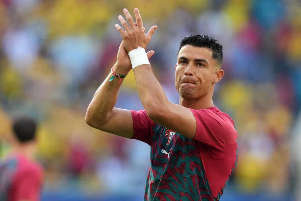 Portugal's Cristiano Ronaldo (7) applauds the crowd as he warms-up before the World Cup Group K soccer match between Colombia and Portugal in Miami Gardens, Fla., Saturday, June 27, 2026. (AP Photo/Lynne Sladky)