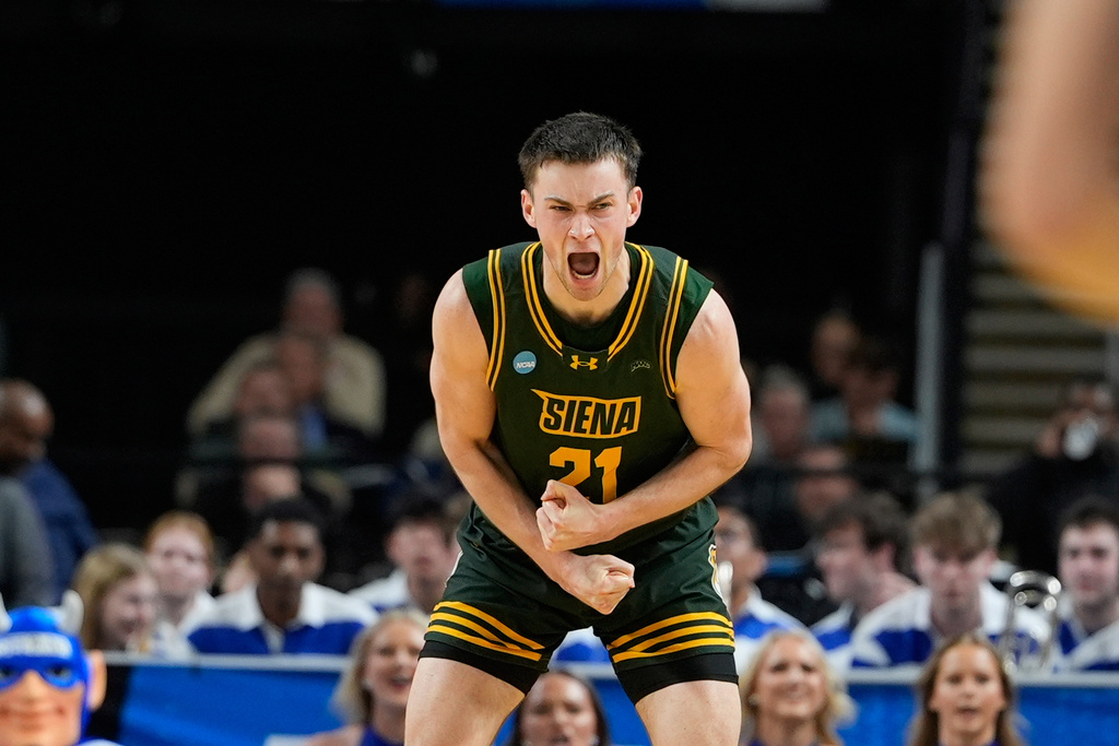 Siena forward Brendan Coyle (21) reacts after scoring during the second half in the first round of the NCAA college basketball tournament against Duke, Thursday, March 19, 2026, in Greenville, S.C. (AP Photo/Brynn Anderson)