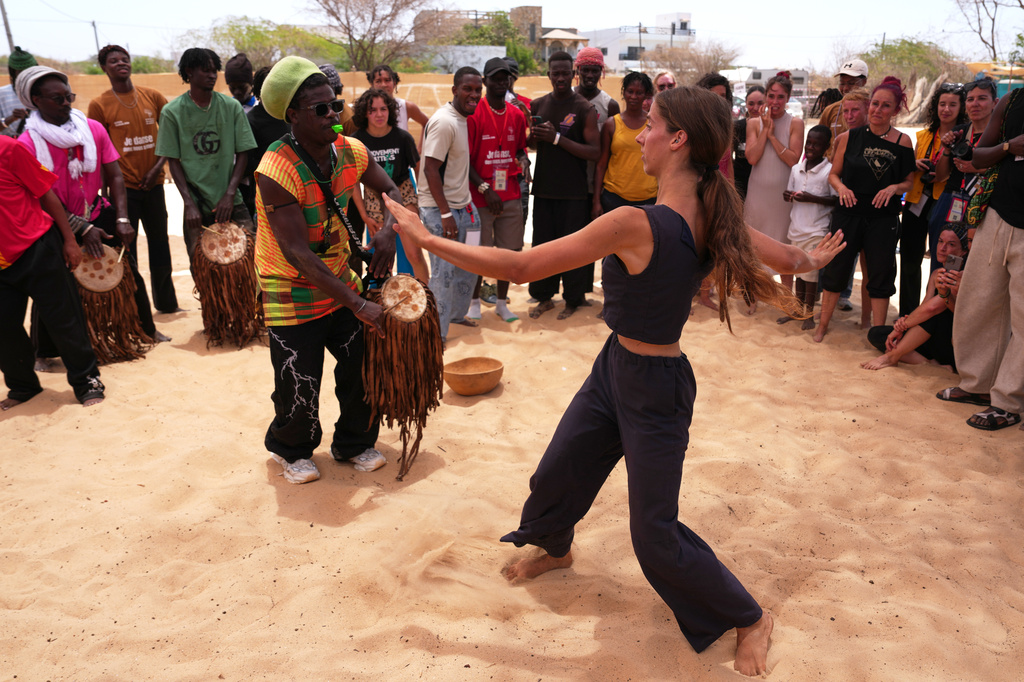 A lady performs at the Biennale of Dance in Africa, held at Ecole des Sables in Toubab Dialaw, Senegal, Saturday, May 2, 2026. (AP Photo/Misper Apawu)