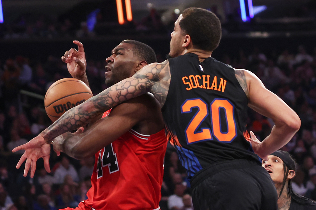 Chicago Bulls forward Patrick Williams (44) drives to the basket past New York Knicks forward Jeremy Sochan (20) during the first half of an NBA basketball game, Friday, April 3, 2026, in New York. (AP Photo/Heather Khalifa)
