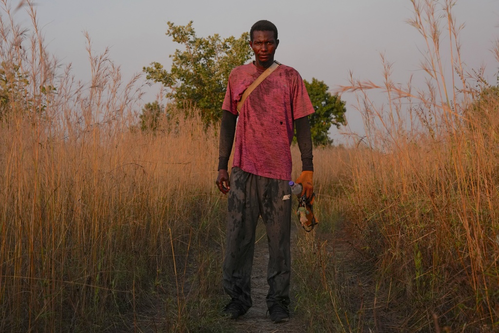 Filly Mangassa, who is part of a growing trend of young Africans moving to rural areas for better work opportunities, stands in a field in Tambacounda, Senegal, Wednesday, Nov. 5, 2025. (AP Photo/Mark Banchereau)