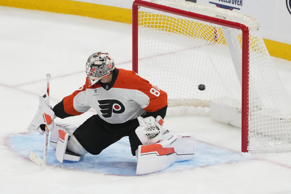 Florida Panthers center Anton Lundell scores a goal against Philadelphia Flyers goaltender Dan Vladar (80) during the second period of an NHL hockey game, Thursday, Oct. 9, 2025, in Sunrise, Fla. (AP Photo/Marta Lavandier)