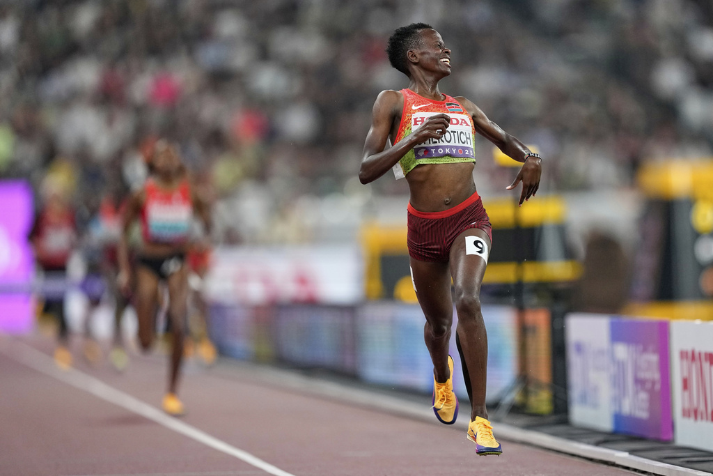 Kenya's Faith Cherotich celebrates after taking gold in the women's 3,000 meters steeplechase final at the World Athletics Championships in Tokyo, Wednesday, Sept. 17, 2025. (AP Photo/Petr David Josek)