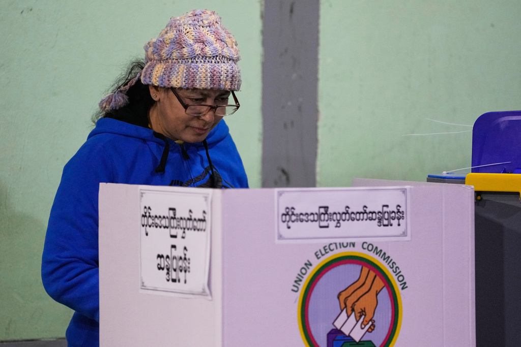 A voter casts her ballot at a polling station during the third phase of general election in Mandalay, central Myanmar, Sunday, Jan. 25, 2026. (AP Photo/Aung Shine Oo)