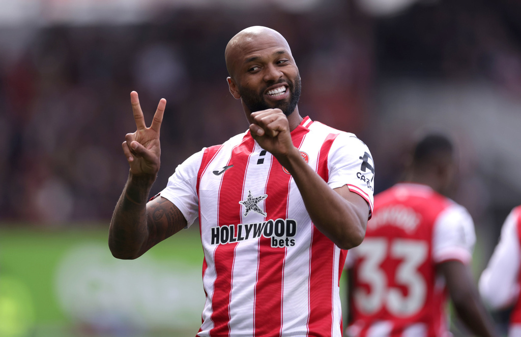 Brentford's Igor Thiago celebrates scoring his side's first goal from the penalty spot during the English Premier League match between Brentford and Everton, at the Gtech Community Stadium, London, Saturday April 11, 2026. (Steven Paston/PA via AP)