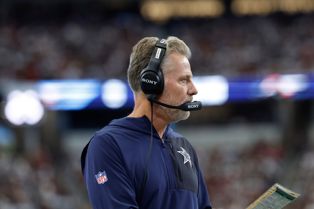 FILE - Dallas Cowboys defensive coordinator Matt Eberflus on the sidelines during a NFL football game against the Washington Commanders on Sunday, Oct. 19, 2025, in Arlington, Texas. (AP Photo/Matt Patterson, File)