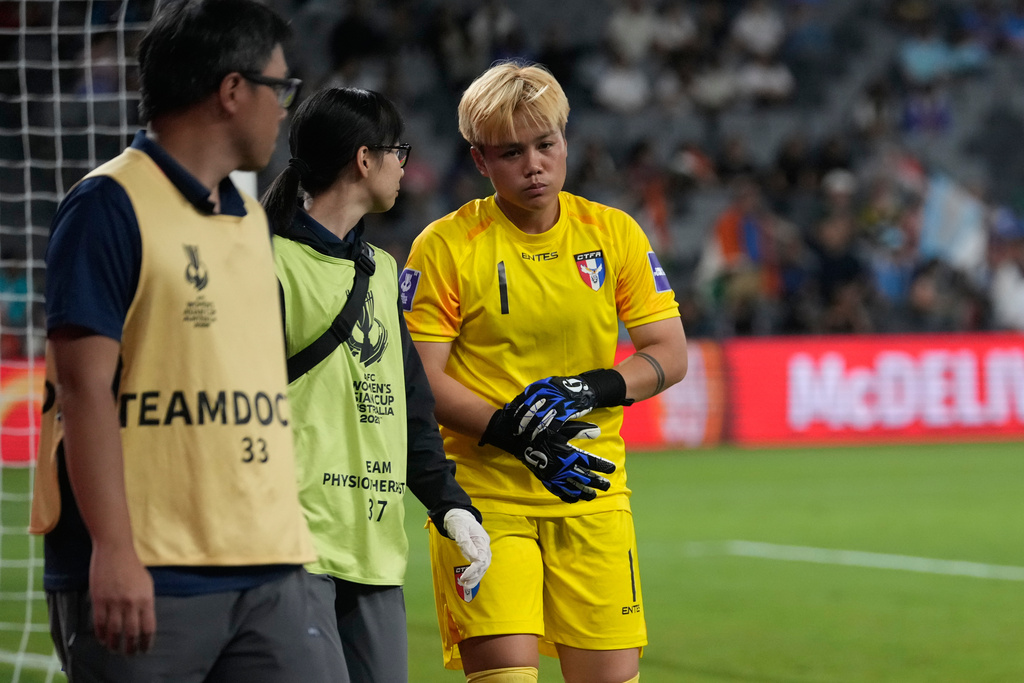 Taiwan's goalkeeper Wang Yu-ting, right, leaves the field with an injury during the Women's Asian Cup soccer match between India and Taiwan in Sydney, Tuesday, March 10, 2026. (AP Photo/Rick Rycroft)