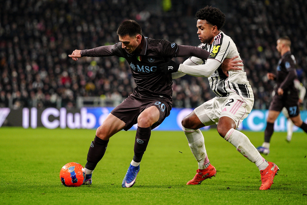 Napoli's Eljif Elmas fights for the ball with Juventus' Weston McKennie, right, during the Italian Serie A soccer match between Juventus and Napoli in Turin, Italy, Sunday, Jan. 25, 2026. (Marco Alpozzi/LaPresse via AP)