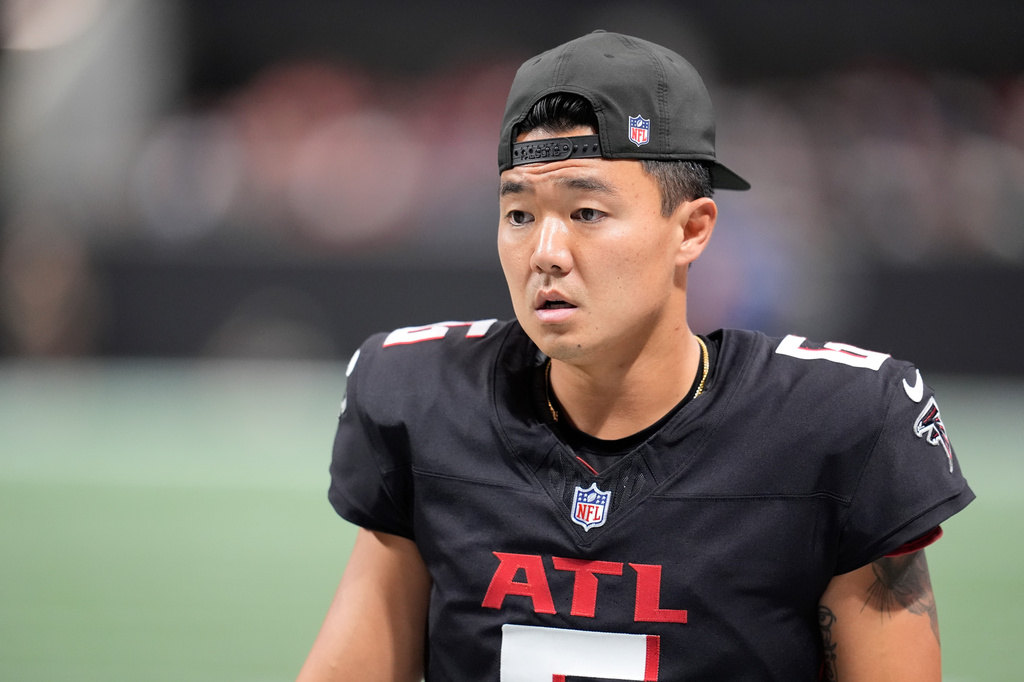 FILE - Atlanta Falcons place kicker Younghoe Koo warms up during the second half of an NFL football game against the Tampa Bay Buccaneers, Sept. 7, 2025, in Atlanta. (AP Photo/Mike Stewart, File)