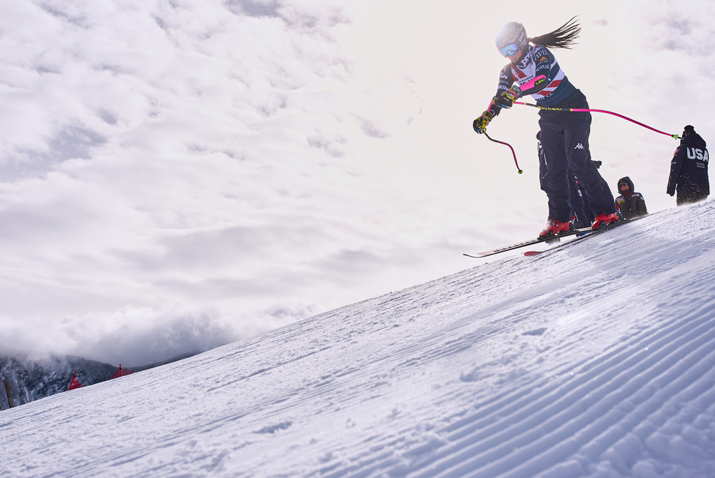 Skier Bella Wright, 28, of Salt Lake City, heads down the hill for a practice run with members of the U.S. Women's Ski Team at Copper Mountain, Colo., Nov. 20, 2025. (AP Photo/Jacquelyn Martin)