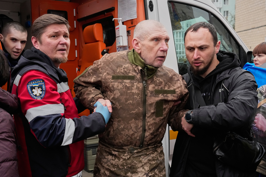 Medics helps a Ukrainian soldier who came back from Russian captivity during a POWs exchange between Russia and Ukraine in Chernyhiv region, Ukraine,, Saturday, April 11, 2026. (AP Photo/Efrem Lukatsky)