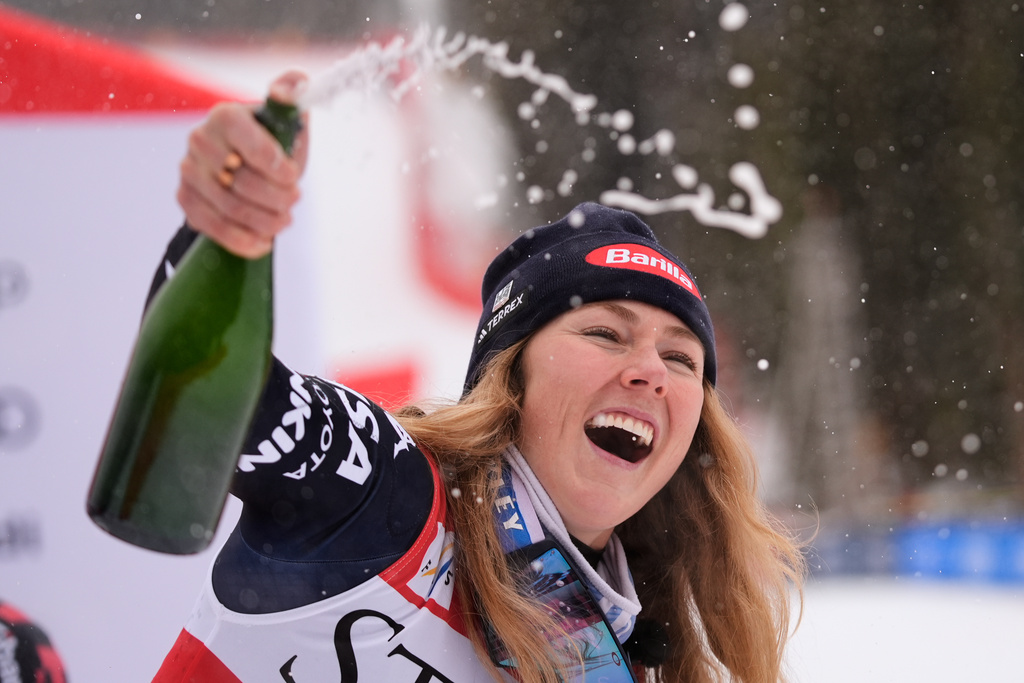 United States' Mikaela Shiffrin celebrates after winning first place in a World Cup women's slalom skiing race, Sunday, Nov. 30, 2025, in Copper Mountain. (AP Photo/Robert F. Bukaty)