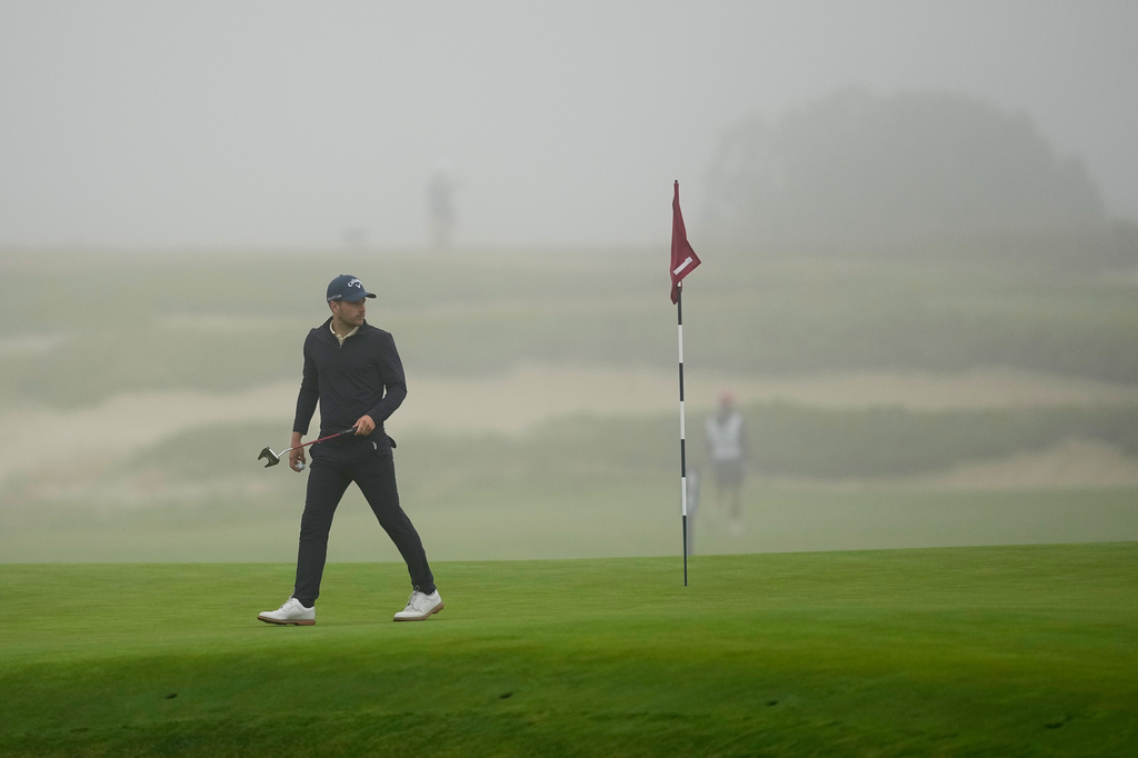 Matthew Jordan off the green after play was suspended during the first round of the U.S. Open golf tournament at Shinnecock Hills Golf Club in Southampton, N.Y., Thursday, June 18, 2026.(AP Photo/David J. Phillip)