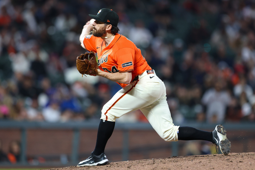 San Francisco Giants pitcher Ryan Walker throws to a Chicago Cubs batter during the ninth inning of a baseball game Friday, June 12, 2026, in San Francisco, Calif. (AP Photo/Scott Marshall)