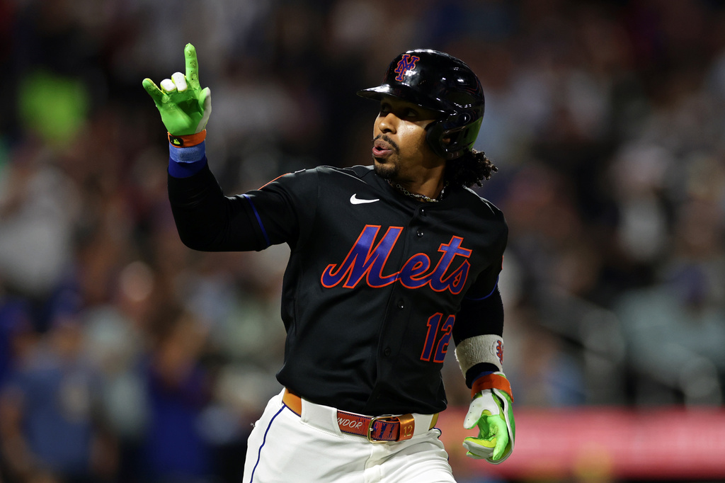 New York Mets' Francisco Lindor reacts after hitting a solo home run during the fifth inning of a baseball game against the Milwaukee Brewers, on Tuesday, Aug. 25, 2026, in New York. (AP Photo/Adam Hunger)