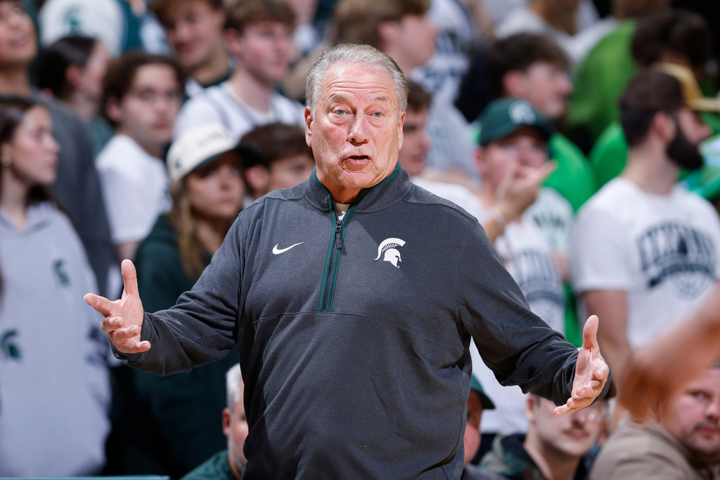 Michigan State coach Tom Izzo gives instructions during the first half of an NCAA college basketball game against Detroit Mercy, Friday, Nov. 21, 2025, in East Lansing, Mich. (AP Photo/Al Goldis)