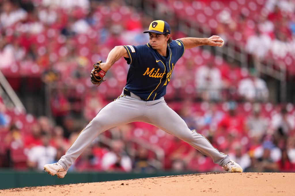 Milwaukee Brewers starting pitcher Robert Gasser throws during the first inning in the second game of a baseball doubleheader against the St. Louis Cardinals Tuesday, July 7, 2026, in St. Louis. (AP Photo/Jeff Roberson)
