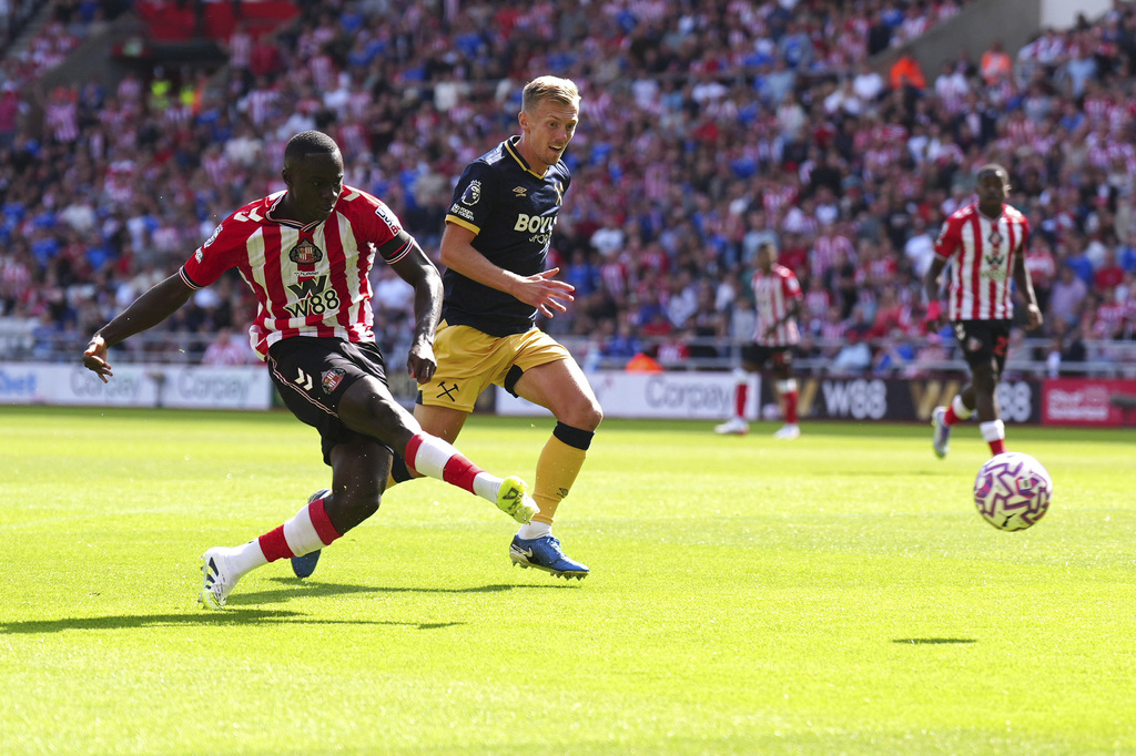 Sunderland's Habib Diarra, left, attempts a shot towards goal during the English Premier League soccer match between AFC Sunderland and West Ham United in Sunderland, England, Saturday, Aug. 16, 2025. (Owen Humphreys/PA via AP)