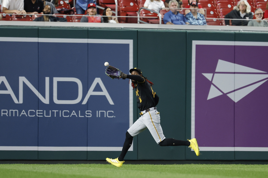 Pittsburgh Pirates' Oneil Cruz makes a running catch on a ball hit by Washington Nationals' CJ Abrams hit against pitcher Mitch Keller during the third inning of a baseball game, Friday, Sept. 12, 2025, in Washington. (AP Photo/Terrance Williams)