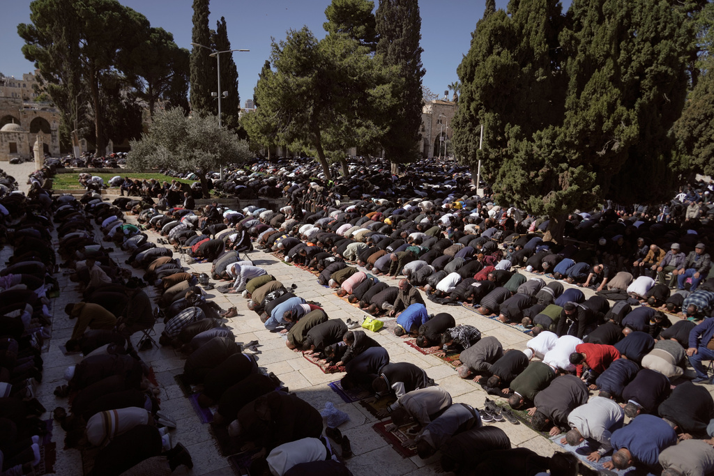 Muslim worshippers offer prayer on the first Friday of the holy month of Ramadan at the Al-Aqsa Mosque compound in Jerusalem's Old City, Friday, Feb. 20, 2026. (AP Photo/Mahmoud Illean)