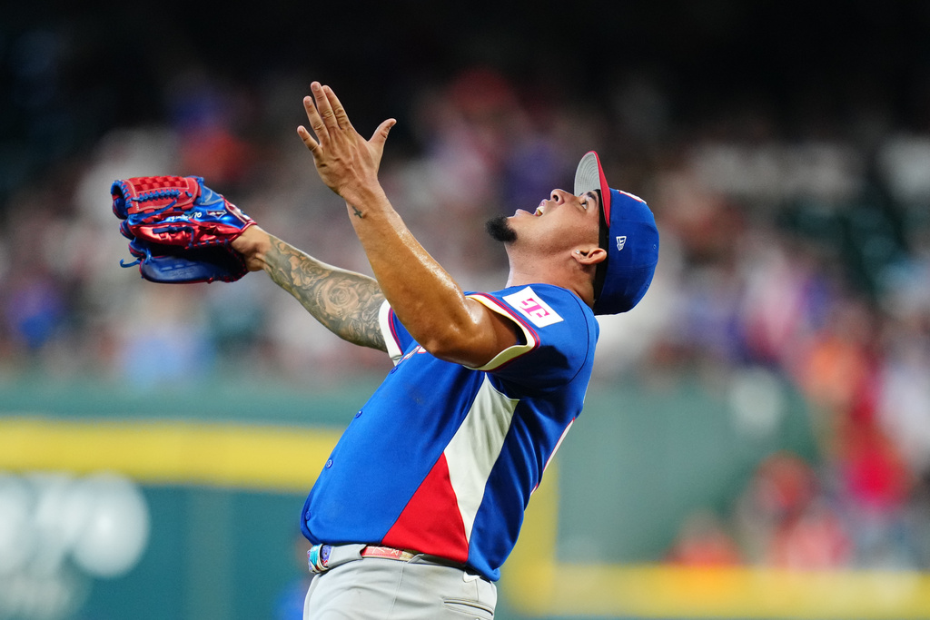 Puerto Rico pitcher Eduardo Rivera celebrates after striking out Italy's Vinnie Pasquantino during the second inning of a World Baseball Classic quarterfinal game, Saturday, March 14, 2026, in Houston. (AP Photo/Karen Warren)