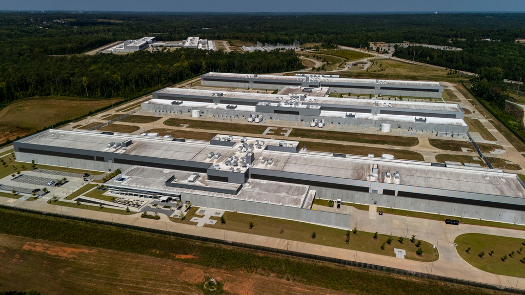 Meta data centers operate, Saturday, Sept. 5, 2026, near Social Circle, Ga. (AP Photo/Mike Stewart)