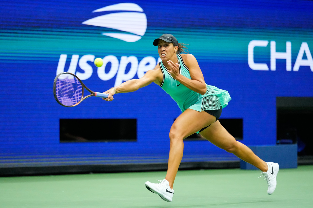 Madison Keys, of the United States, returns the ball to Alina Korneeva, of Russia, during the first round of the U.S. Open tennis championships, Tuesday, Sept. 1, 2026, in New York. (AP Photo/Yuki Iwamura)