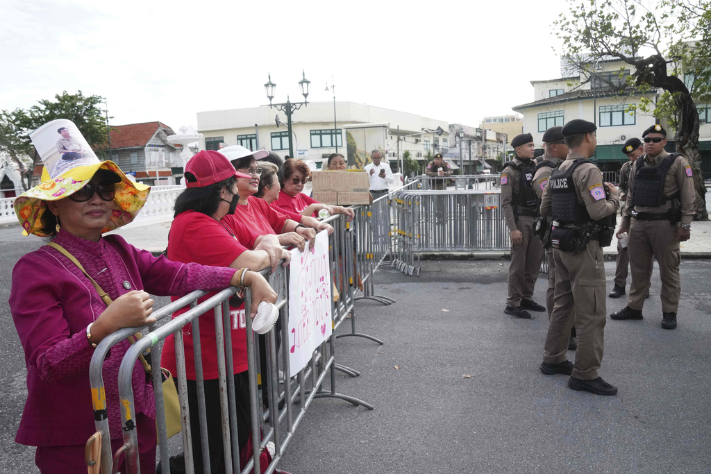 Supporters of Thailand's former Prime Minister Thaksin Shinawatra gather outside the Supreme Court in Bangkok, Thailand, Tuesday, Sept. 9, 2025, (AP Photo/Sakchai Lalit)