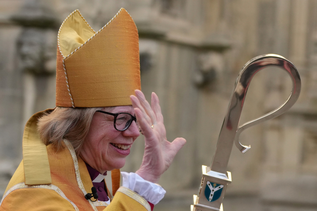Sarah Mullally waves as she leaves after the Enthronement Ceremony installing her as archbishop of Canterbury in Canterbury, England, Wednesday, March 25, 2026, the first woman ever to lead the Church of England. (AP Photo/Alastair Grant)