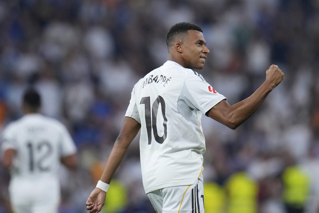 Real Madrid's Kylian Mbappe celebrates after scoring from a penalty kick during the La Liga soccer match between Real Madrid and Osasuna in Madrid, Spain, Tuesday, Aug. 19, 2025. (AP Photo/Manu Fernandez)