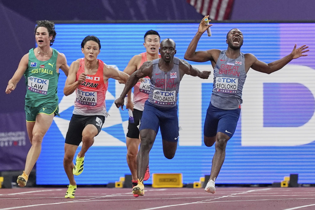 Britain's Jona Efoloko reacts as he fails to hand the baton in time to Britain's Eugene Amo-Dadzie in a men's 4 X 100 meters relay heat at the World Athletics Championships in Tokyo, Saturday, Sept. 20, 2025. (AP Photo/Petr David Josek)