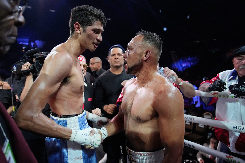 Sebastian Fundora, left, shakes hands with Keith Thurman after a super welterweight championship boxing match Saturday, March 28, 2026, in Las Vegas. (AP Photo/John Locher)