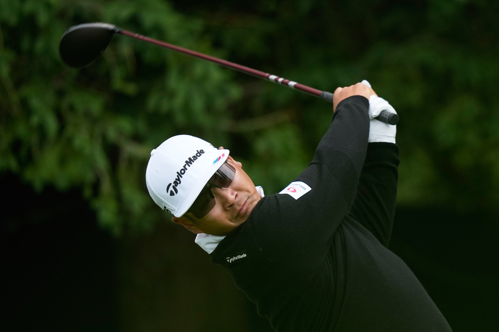 Ryo Hisatsune, of Japan, watches his tee shot on the fourth hole during the first round of the PGA Championship golf tournament practice round at Aronimink Golf Club, Thursday, May 14, 2026, in Newtown Square, PA. (AP Photo/Matt Slocum)