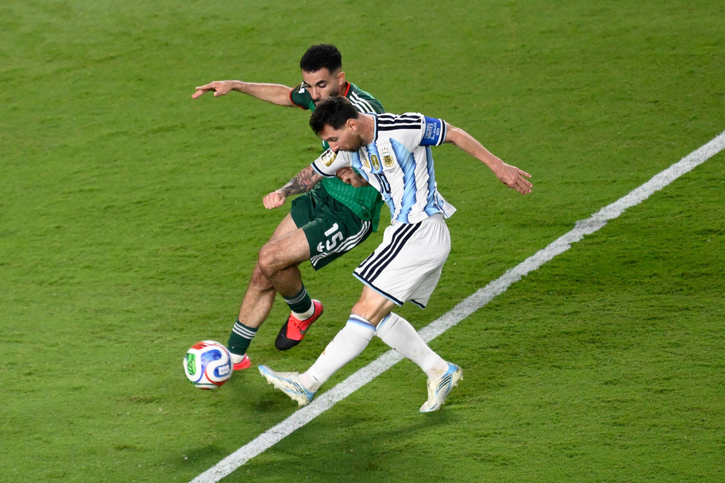 Argentina's Lionel Messi (10) shoots against Algeria's Rayan Ait-Nouri (15) during the World Cup Group J soccer match between Argentina and Algeria in Kansas City, Mo., Tuesday, June 16, 2026. (AP Photo/Reed Hoffmann)