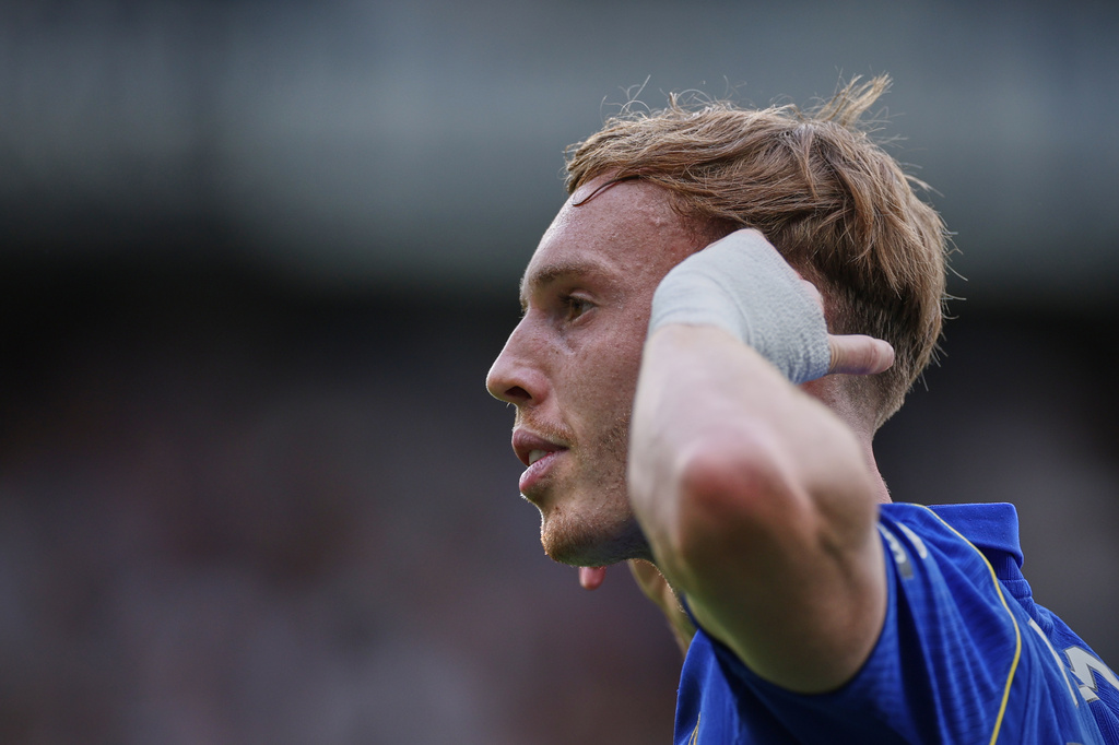 Chelsea's Cole Palmer celebrates after scoring his side's fourth goal during the English Premier League soccer match between Chelsea and Brighton and Hove Albion in London, Sunday, Aug. 30, 2026. (AP Photo/Ian Walton)