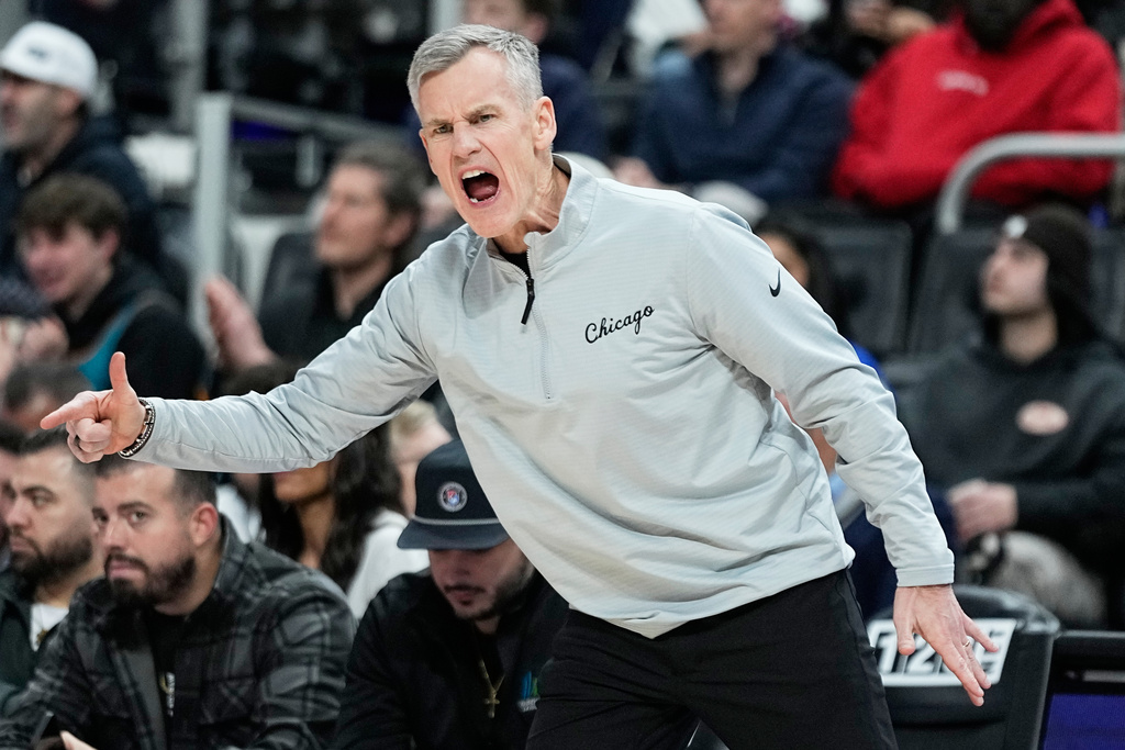 Chicago Bulls head coach Billy Donovan reacts during the first half of an NBA basketball game against the Detroit Pistons Wednesday, Jan. 7, 2026, in Detroit. (AP Photo/Ryan Sun)