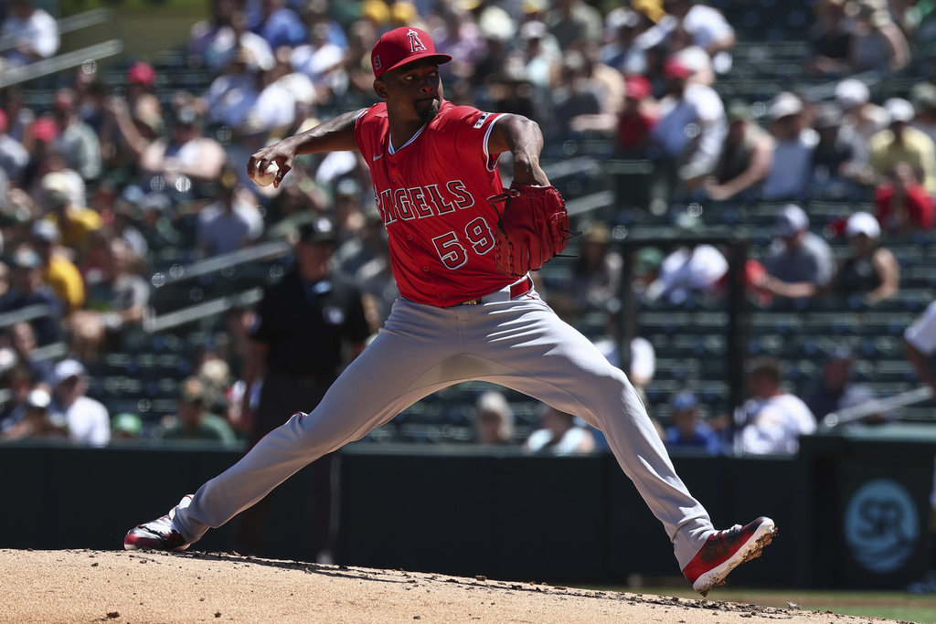 Los Angeles Angels pitcher José Soriano throws to the Athletics during the first inning of a baseball game Sunday, Aug. 17, 2025, in West Sacramento, Calif. (AP Photo/Sara Nevis)