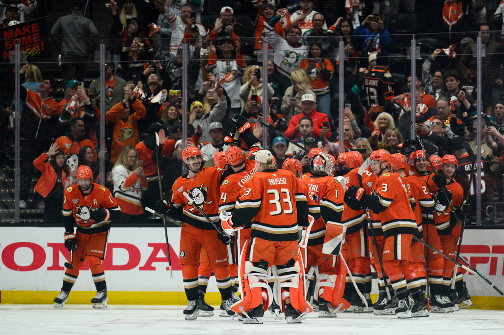 Anaheim Ducks players celebrate the overtime win over the Edmonton Oilers in Game 4 in the first round of an NHL hockey Stanley Cup playoff series Sunday, April 26, 2026, in Anaheim, Calif. (AP Photo/Kyusung Gong)
