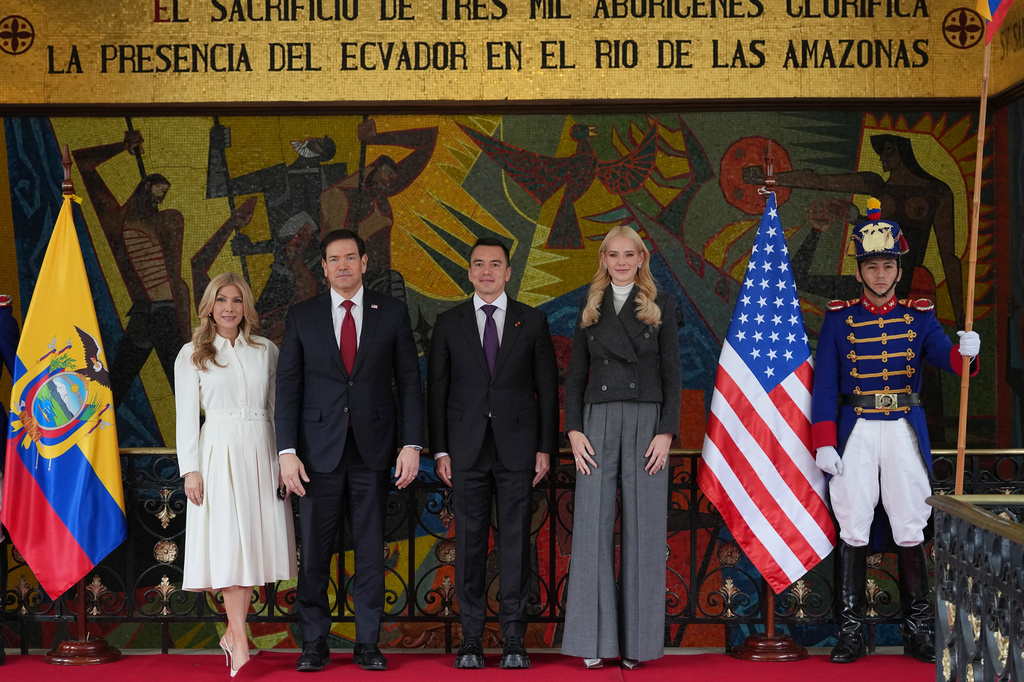 Ecuador's President Daniel Noboa, center, and first lady Lavinia Valbonesi, second from right, stand with U.S. Sec. of State Marco Rubio and his wife Jeanette Rubio at Carondelet palace in Quito, Ecuador, Wednesday, Sept. 9, 2026. (AP Photo/Dolores Ochoa, Pool)