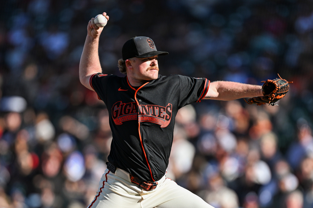 San Francisco Giants pitcher Logan Webb (62) throws to a Atlanta Braves batter during the first inning of a baseball game, Saturday, June 27, 2026, in San Francisco (AP Photo/Justine Willard)