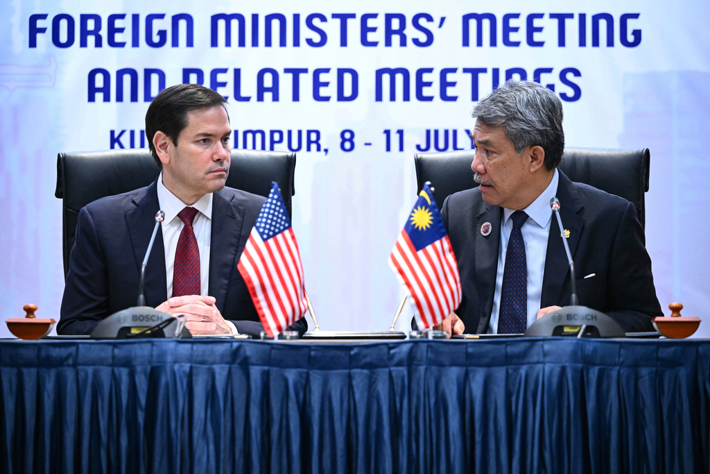 FILE -US Secretary of State Marco Rubio, left, takes part in a memorandum of understanding signing with Malaysia's Minister of Foreign Affairs Mohamad Hasan during the 58th Association of Southeast Asian Nations (ASEAN) Foreign Ministers' meeting and related meetings at the Convention Centre in Kuala Lumpur, July 10, 2025. (Mandel Ngan/Pool Photo via AP, File)