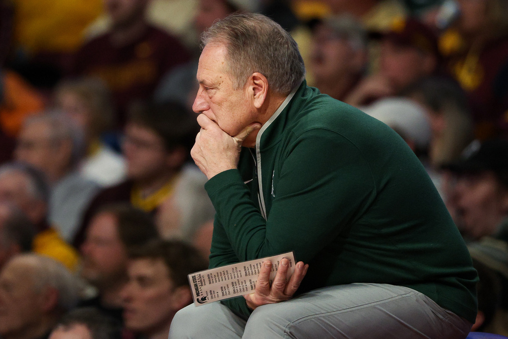 Michigan State head coach Tom Izzo reacts during the first half of an NCAA college basketball game against the Minnesota, Wednesday, Feb. 4, 2026, in Minneapolis. (AP Photo/Matt Krohn)